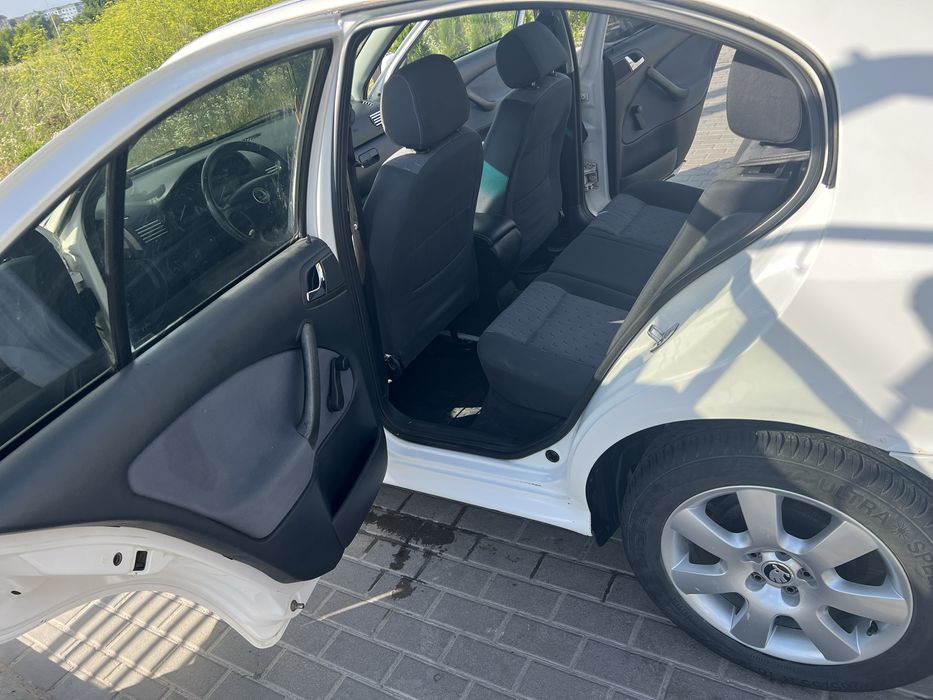 Шкода октавіа  тур.                                                  .