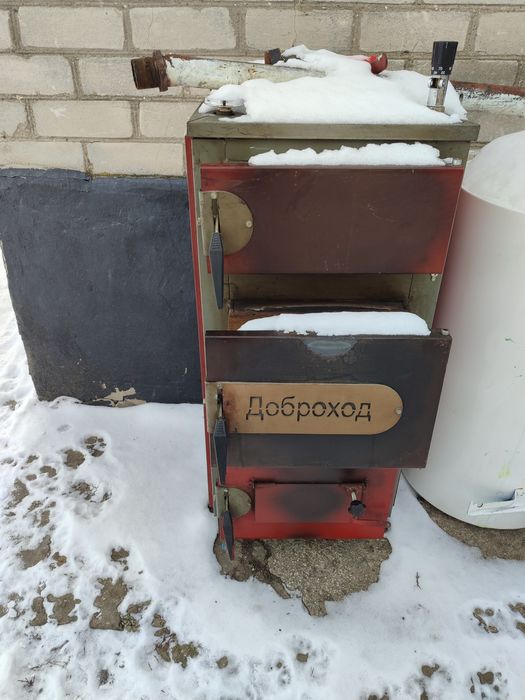 Продам котел твердопалевний.