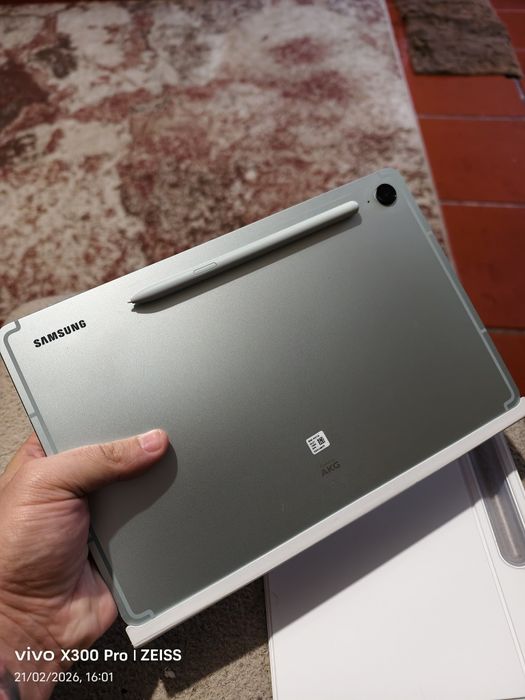 Vendo tablet Samsung S9 FE 128gb como novo com capa e S pen