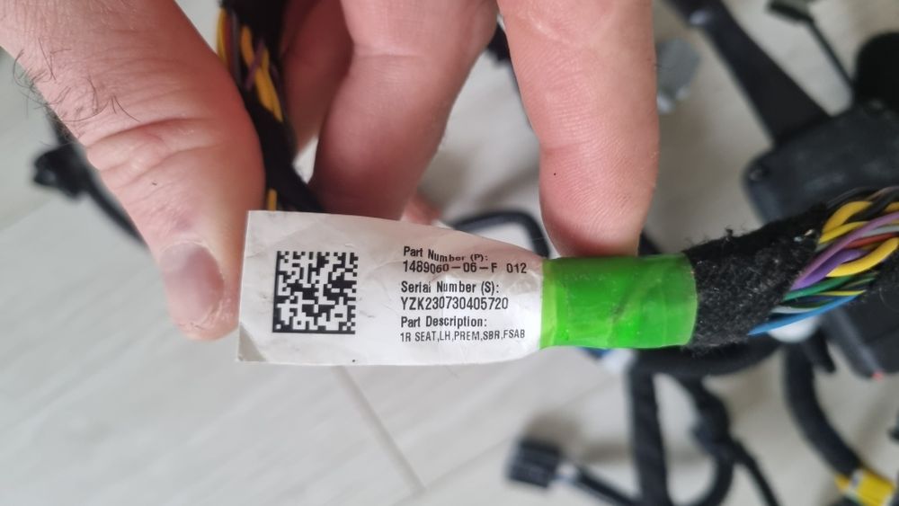 Водійське сидіння model 3, model y