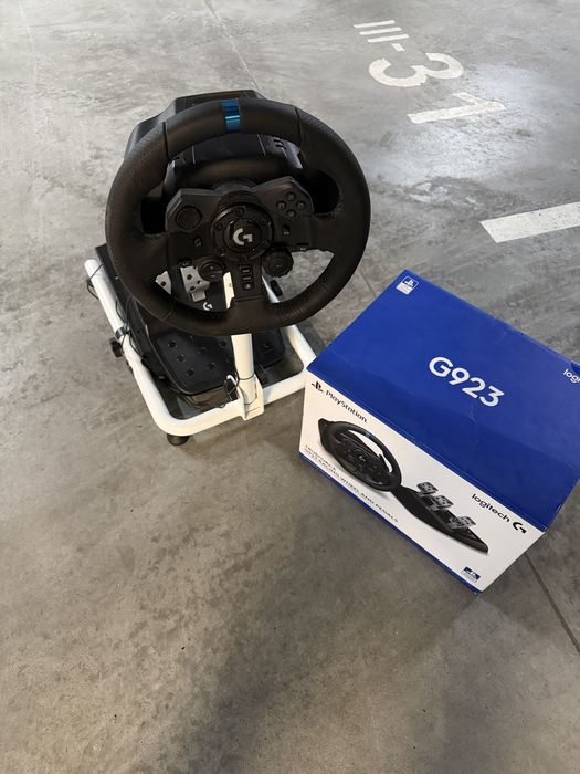 Kierownica Logitech G923 wraz ze stelarzem. Jak nowa