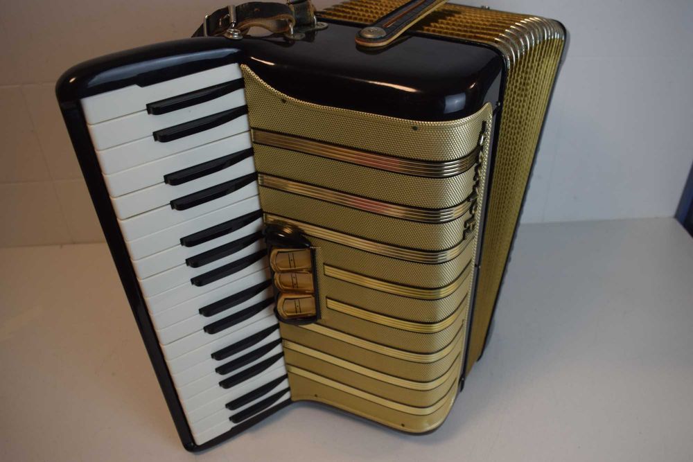 Acordea Hohner Concerto II 2 voz 72 Baixos, N . 353