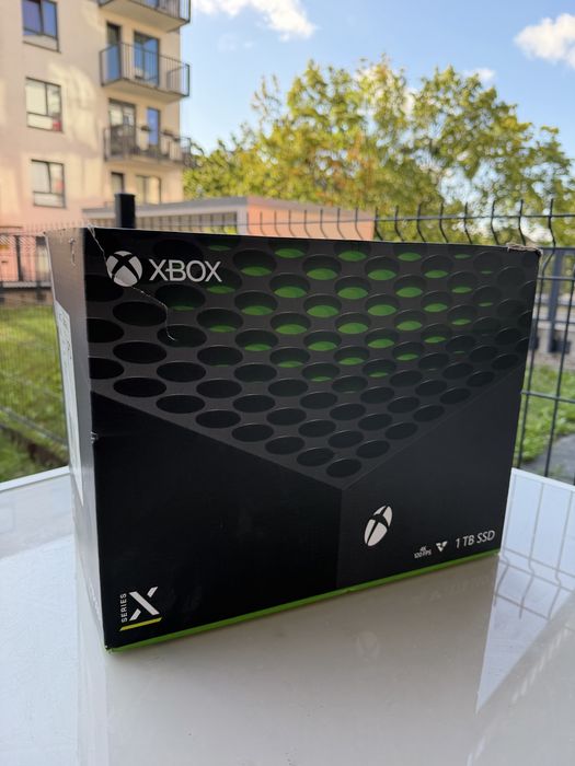 XBOX Series X 1TB + Memory Card 1TB + 2 pady i gry