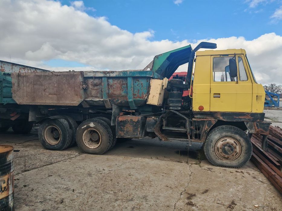 Самоскид Tatra 815 на ходу, є також запчастини до Tatra 815