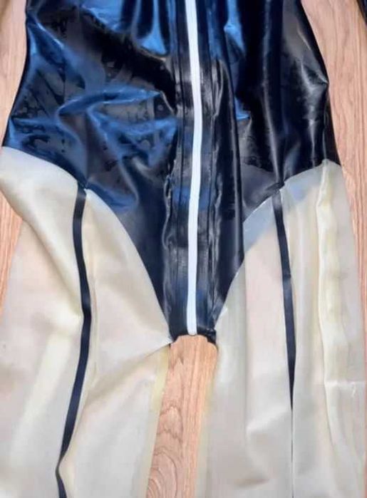 792/ Teatr Halloween Catsuit XL kombinezon lateks czarno transparentny