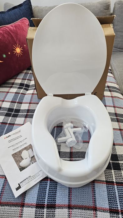 Nakładka toaletowa z klapą 10cm Armedical