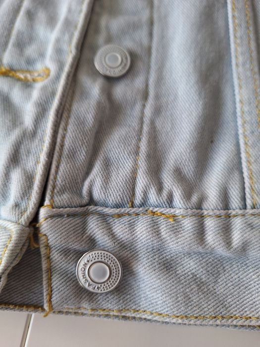 Kurtka jeansowa z aplikacją 3D