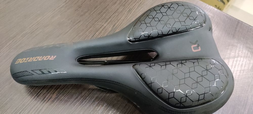 Велосипедное  седло с гелевым наполнителем  Roadriog