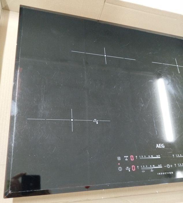 Індукційна варильна поверхня фірми AEG, модель HKM85411FB