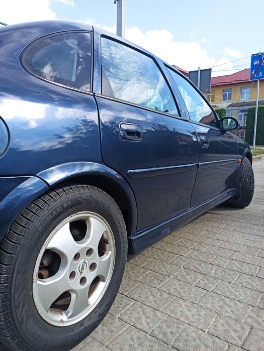 Opel Vectra 1.8 бензин 2000р.