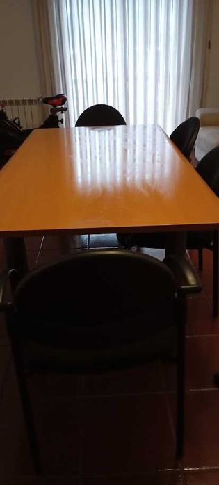 Mesa de escritório + 6 cadeiras estofadas