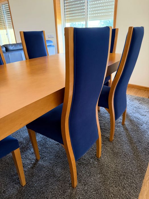 Vendo Conjunto mesa e cadeiras