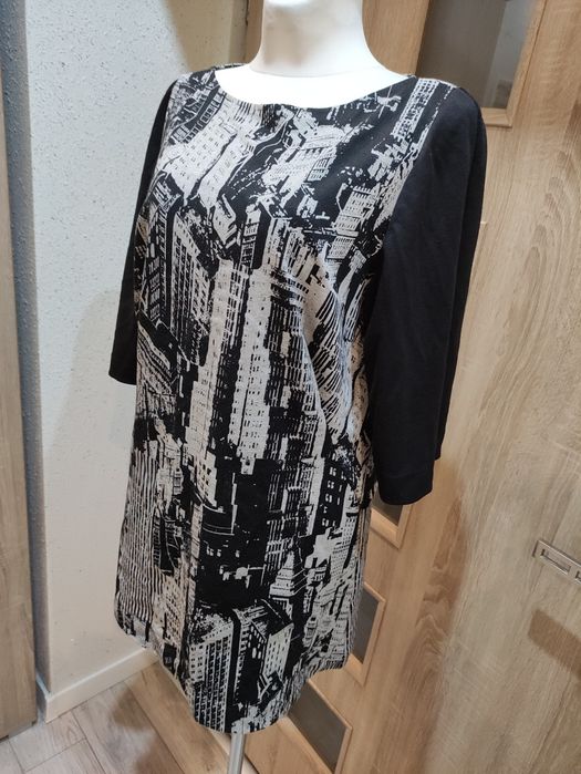 Sukienka czarno - popielata budynki w rozm 44/46 zapraszam