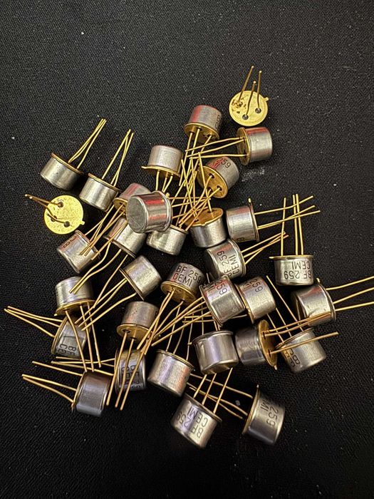 Tranzystory UFO BF259 Unitra CEMI 133szt.