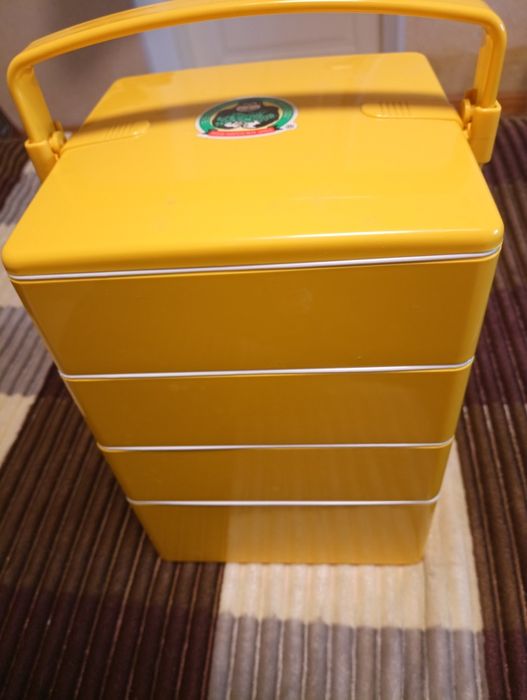 Ланч бокс,четыре бокса размером 19*19*6см