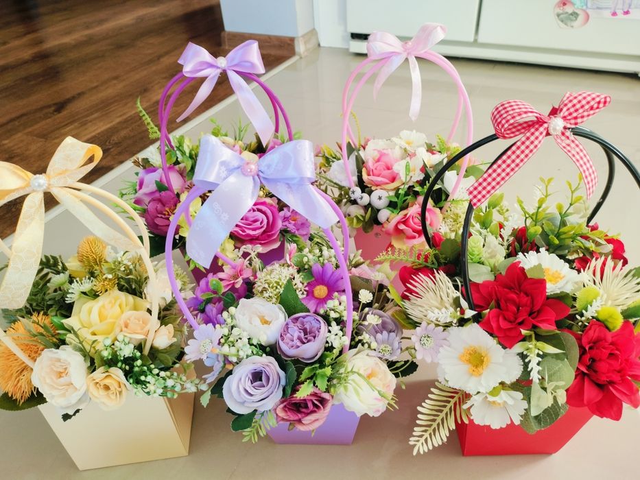 Prezent na Dzień Babci i Dziadka Flower box z kwiatami wzory