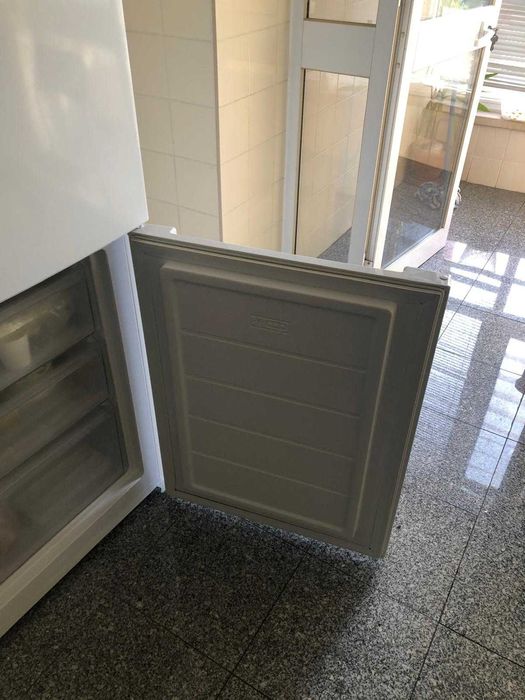 PARA DESPACHAR: Frigorífico Kunft