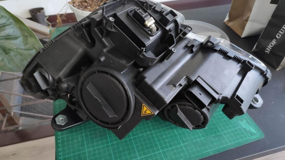farol direito bi-xenon escurecido w204 coupé