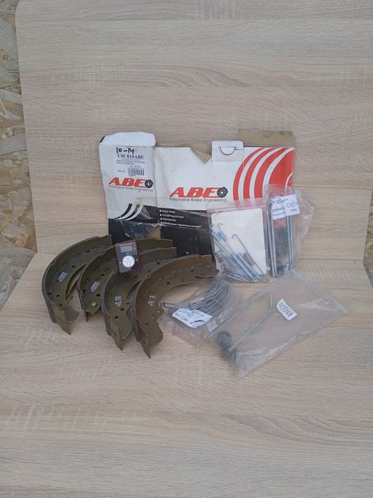 Барабанные тормозные колодки ABE OE4241H4