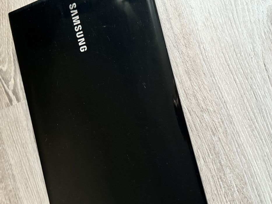 Ноутбук SAMSUNG NP300E5V
