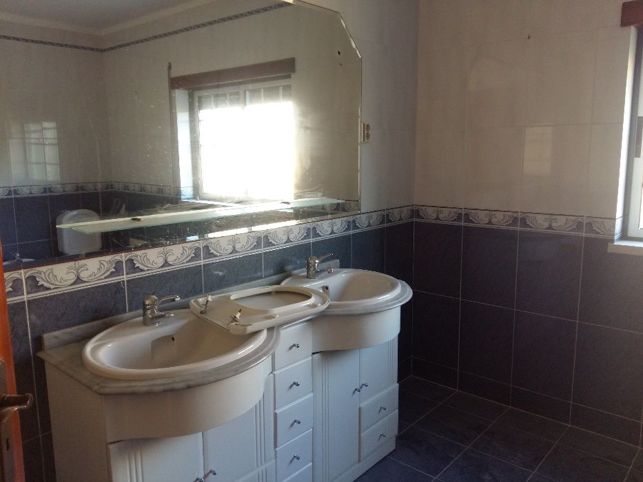 Moradia V4 remodelada em casal dos frades, Tomar..