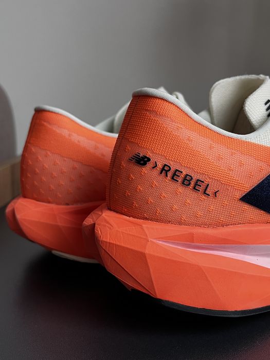 New Balance FuelCell Rebel v4 оригінал кросівки чоловічі розмір 40.5 (25.5см) нові  артикул MFCXC04