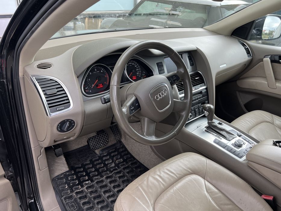Audi Q7.   V6. 3.0.  Panoramico Nacional    Full extras  7 lugares