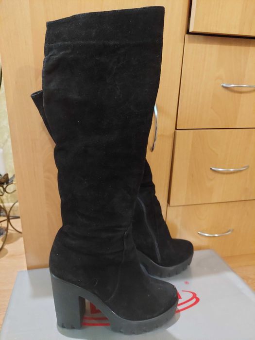 Чоботи зимові замшеві, високі підбори  39-40