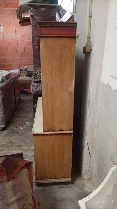 Móvel  antigo pintado a mão  para restauro