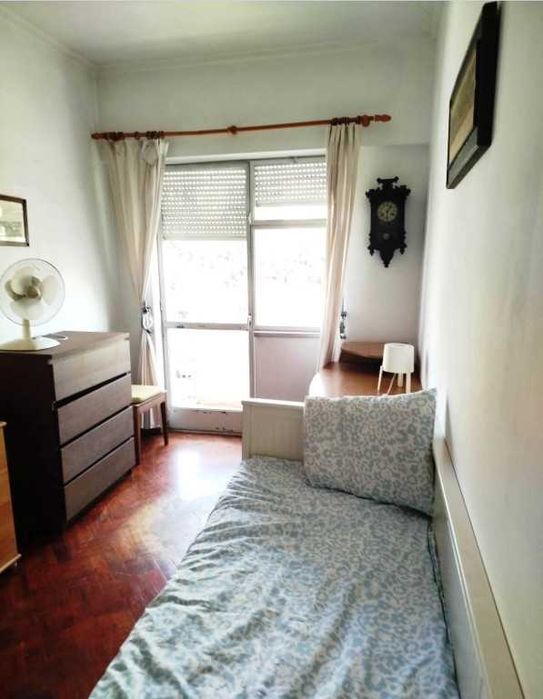 Quarto em Odivelas Próximo da Rotunda da CGD e Metro