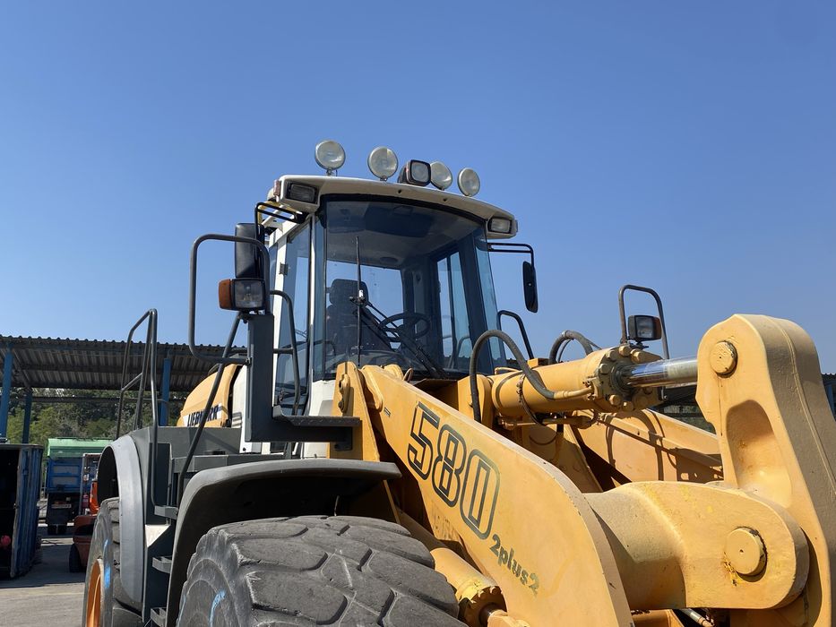 Ковшевой погрузчик Liebherr L580