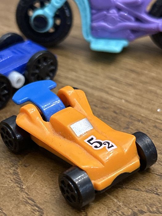 Kinder carrinhos e mota de coleção