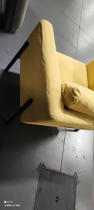 Poltrona IKEA KOARP Amarela e Preta – Design Moderno e Confortável