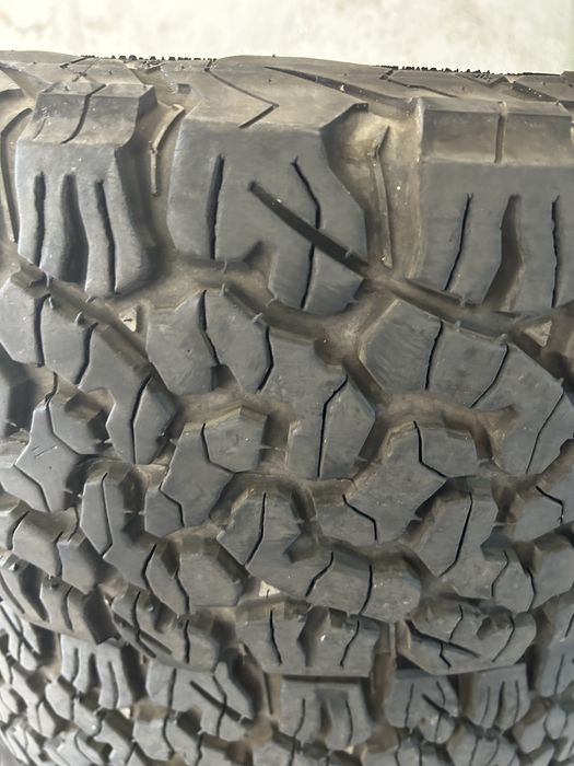 BF Goodrich All Terrain T/A KO2 265/65 R17 Em muito  bom estado