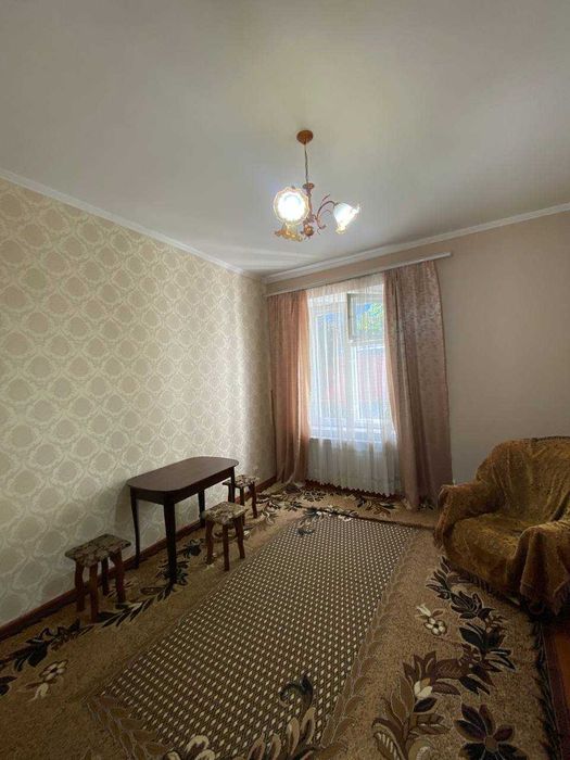 Велика, простора,3к -В хорошому районі з суперовим ремонтом, поверх ок