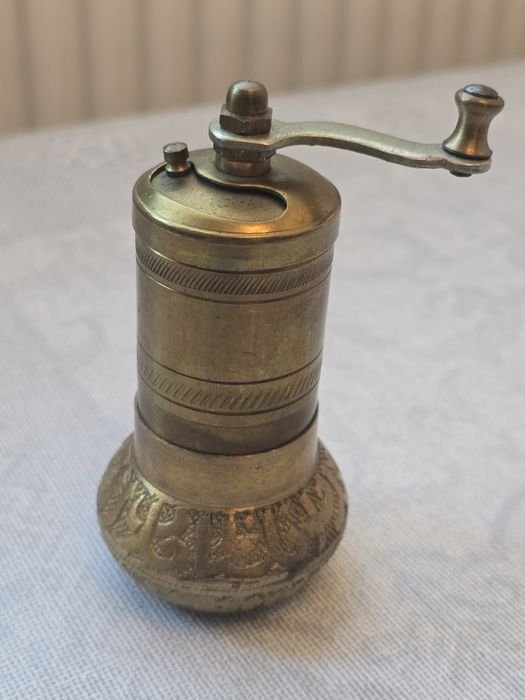 Młynek do pieprzu mosiężny