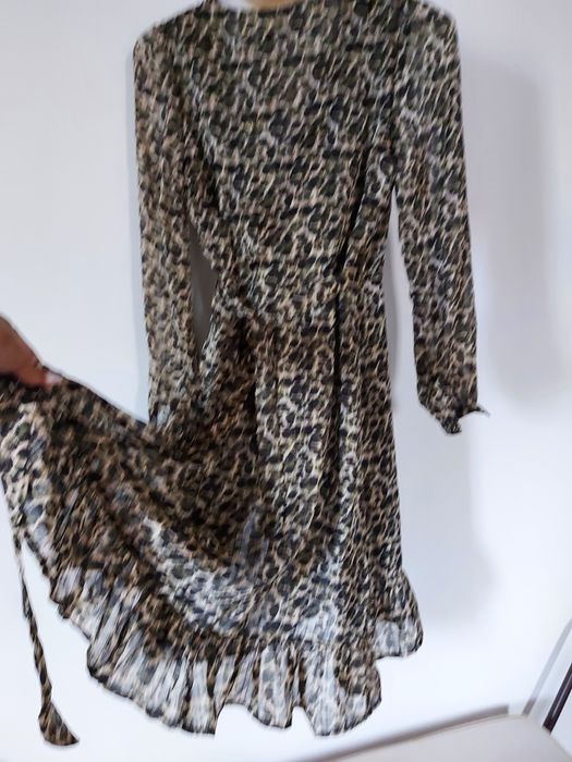 Vestido preto e caqui