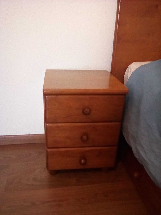 Quarto de bebé convertível em cama de solteiro em madeira maciça