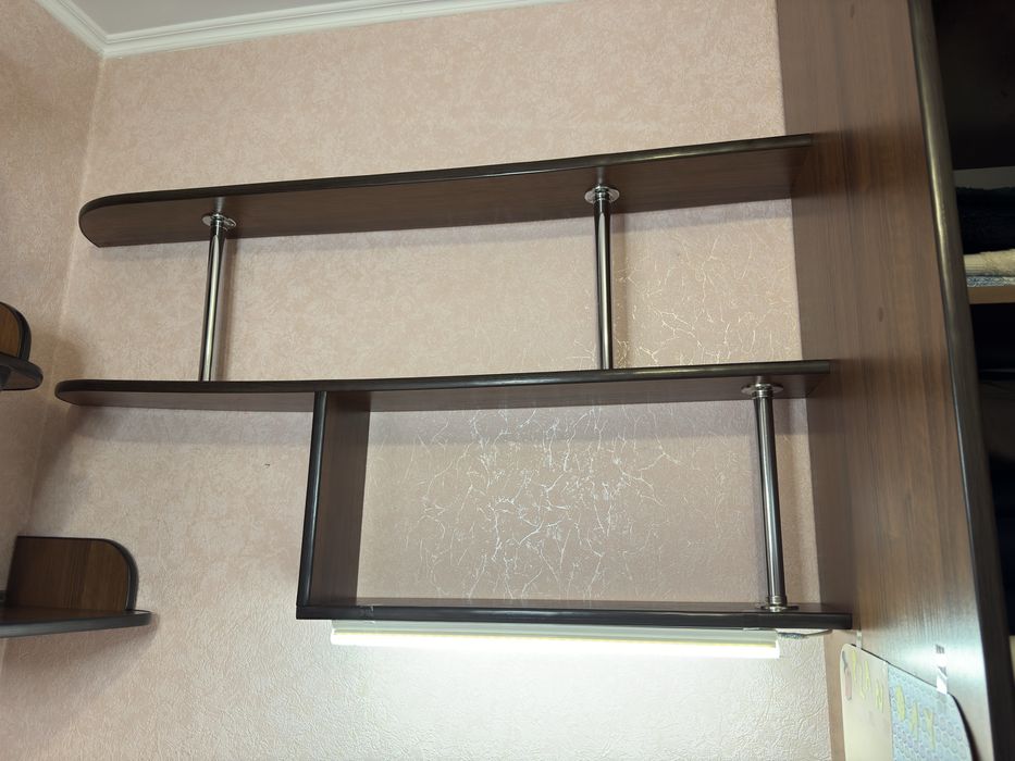 Настінна полиця для інтерʼєру