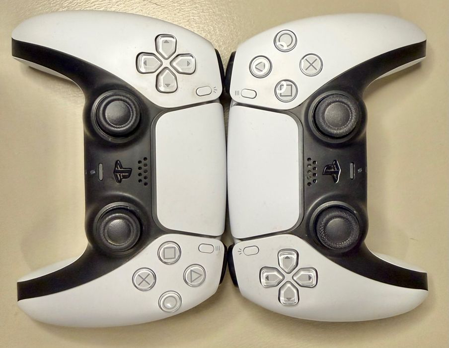 PS5 Slim Disc + 2 Pads