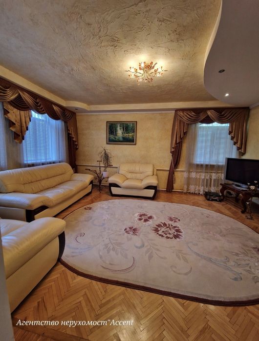 Продаж будинку із сауною