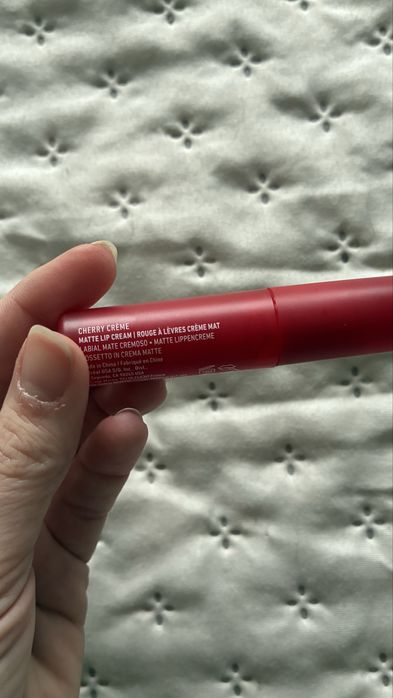NYX smooth whip czerwona pomadka do ust cherry creme