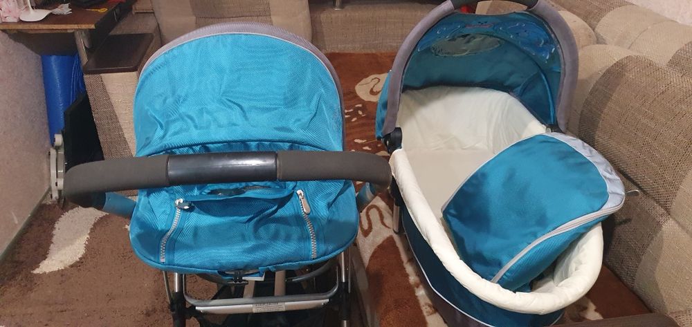 Дитяча коляска два в одному.