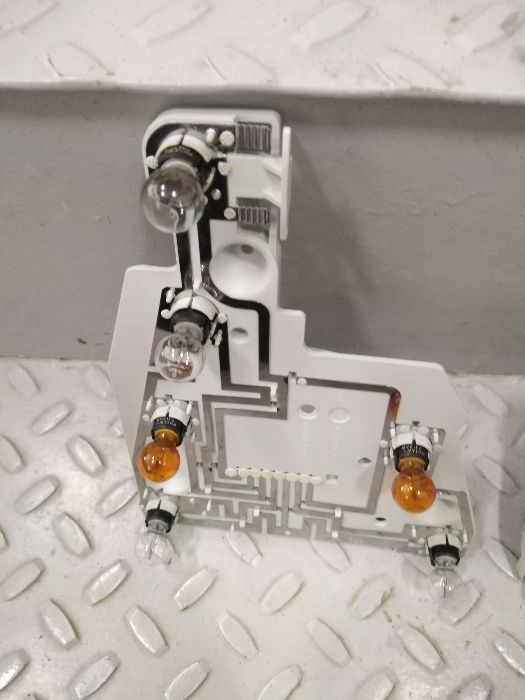 Плати задніх фонарів мерседес Е 200.