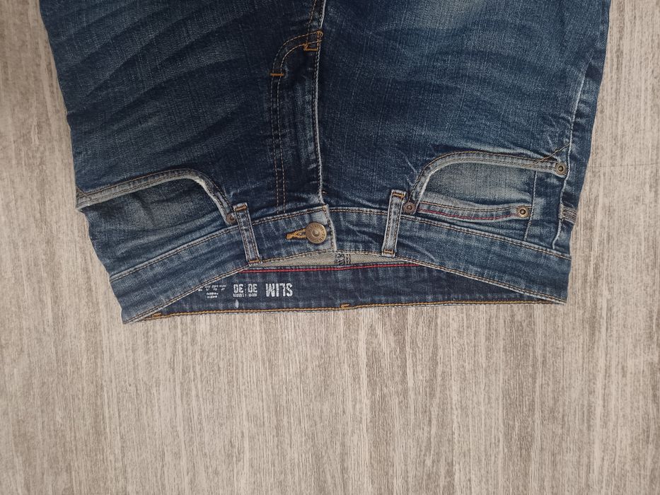 Sprzedam damskie spodnie jeansowe rozmiar M.