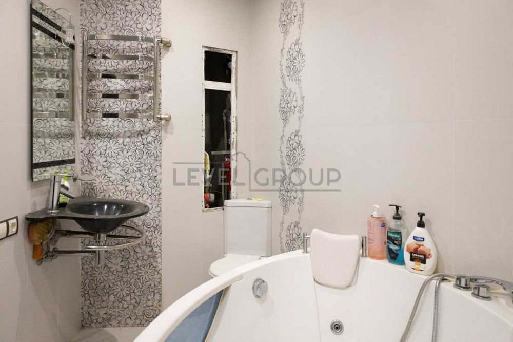 Продаж двохкімнатна квартира Виноградар з ремонтом недорого без% Київ