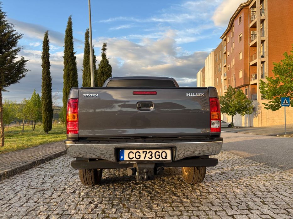 Toyota Hilux 4WD 5 lugares - 2011