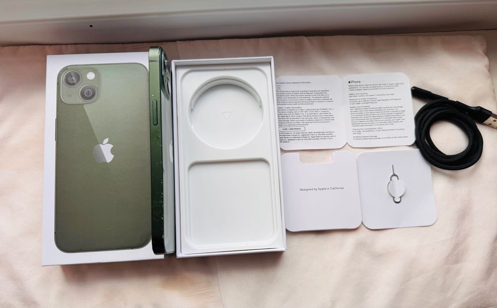 iPhone 13 на 128 ГБ в идеальном состоянии neverlock