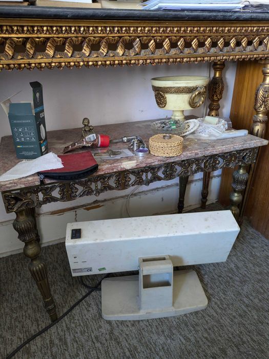 Mobília antiga para restauração em bom estado