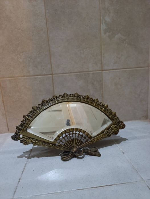 Vintage Fan-Shaped Mirror64584764169987121